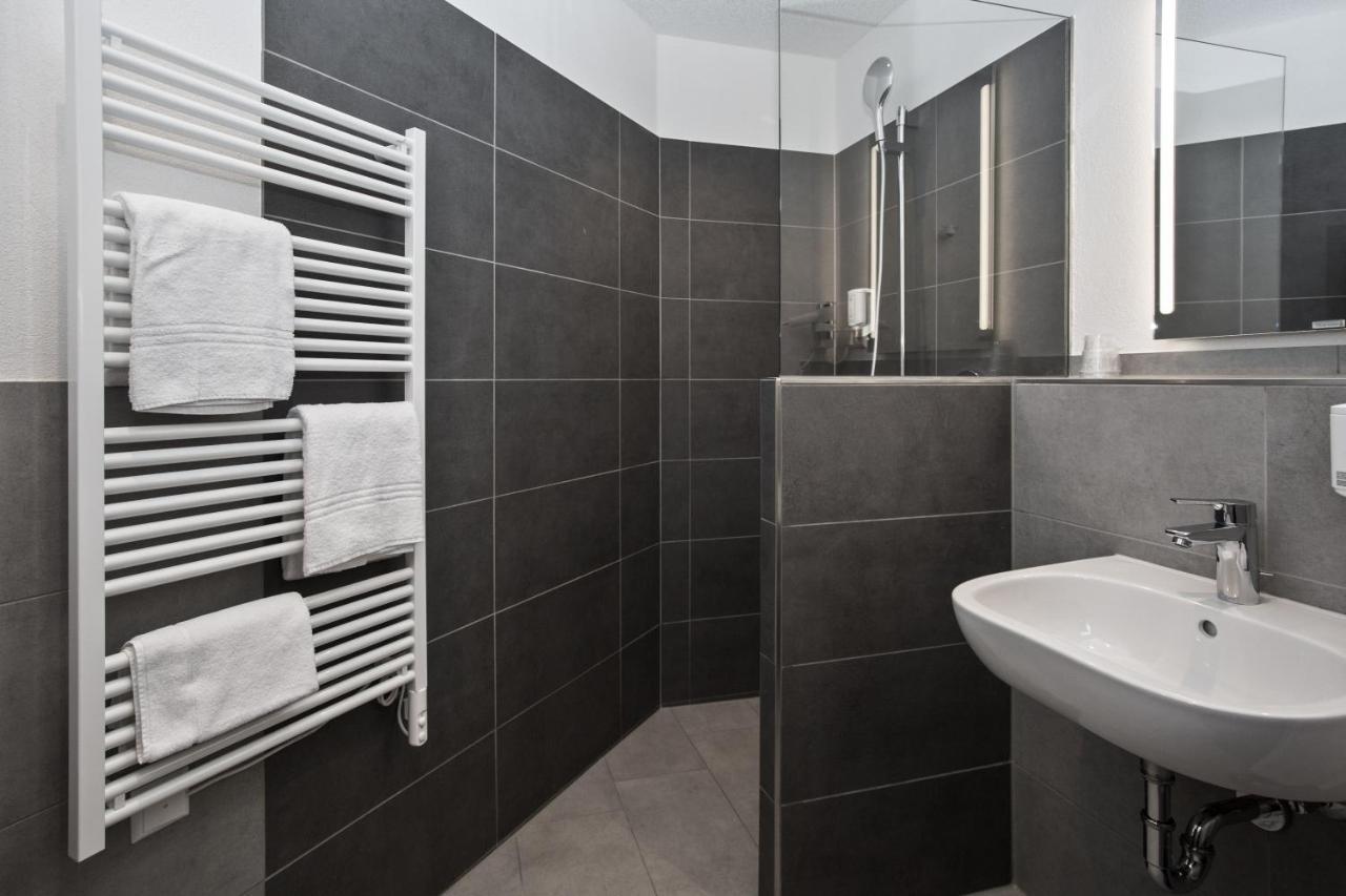 לאופנבורג Hotel-Gasthaus Engel Luttingen מראה חיצוני תמונה