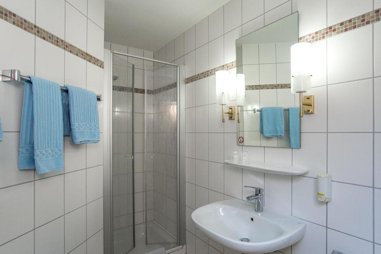 לאופנבורג Hotel-Gasthaus Engel Luttingen מראה חיצוני תמונה