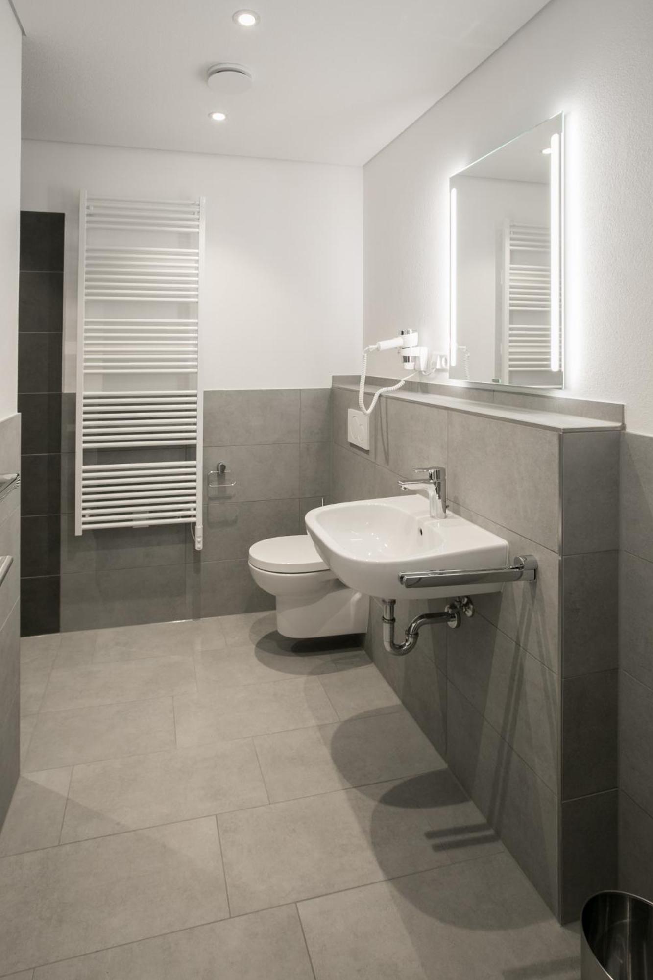 לאופנבורג Hotel-Gasthaus Engel Luttingen חדר תמונה