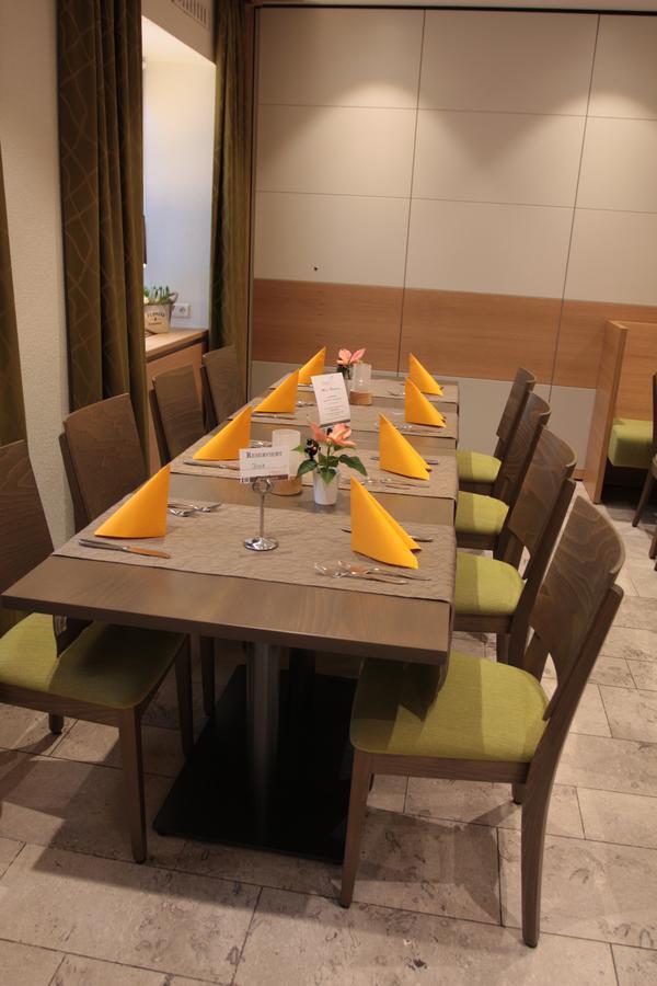 לאופנבורג Hotel-Gasthaus Engel Luttingen מראה חיצוני תמונה