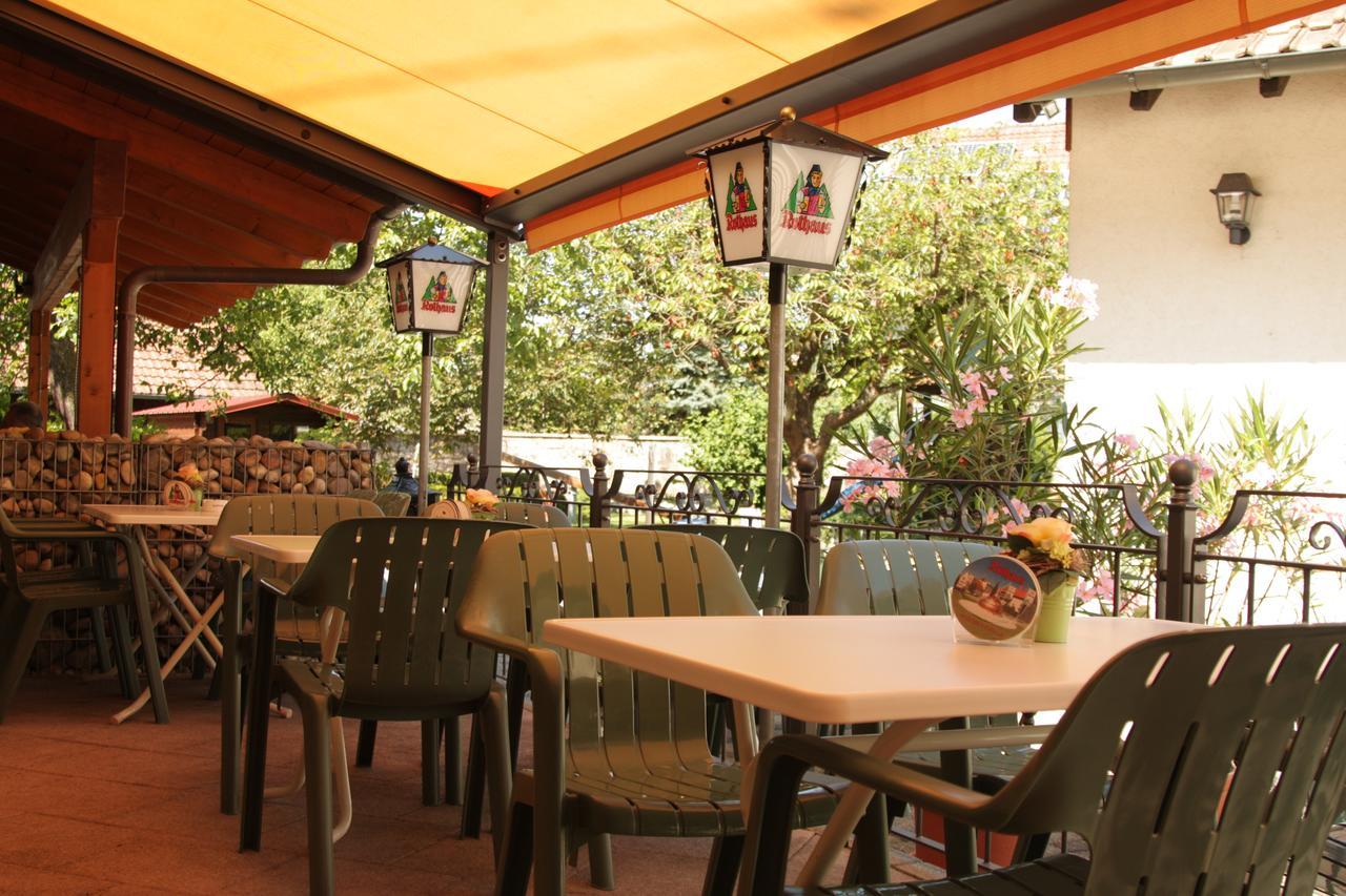 לאופנבורג Hotel-Gasthaus Engel Luttingen מראה חיצוני תמונה