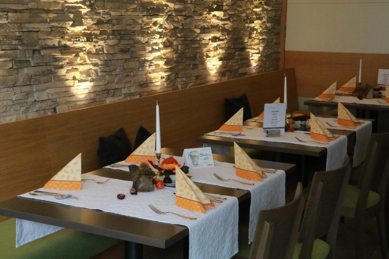 לאופנבורג Hotel-Gasthaus Engel Luttingen מראה חיצוני תמונה